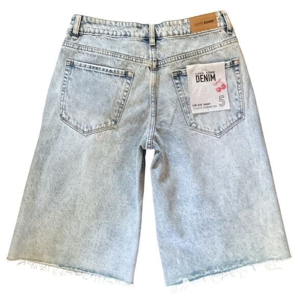 Love Soho Denim Women’s Baggy Bermuda Shorts Size 5 Low Rise Distressed Raw Hem - Picture 4 of 9